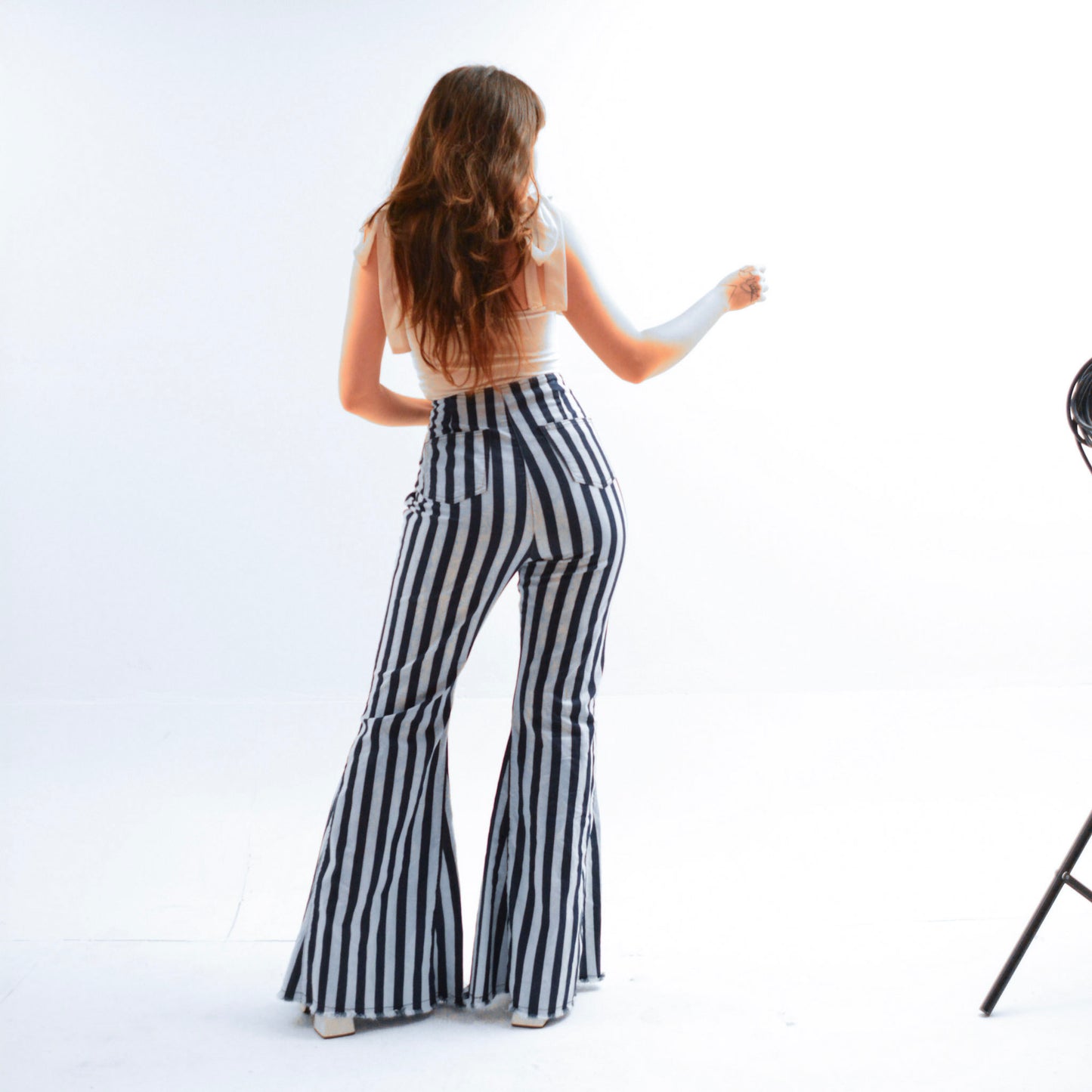 Pantalón groovy de líneas acampanado