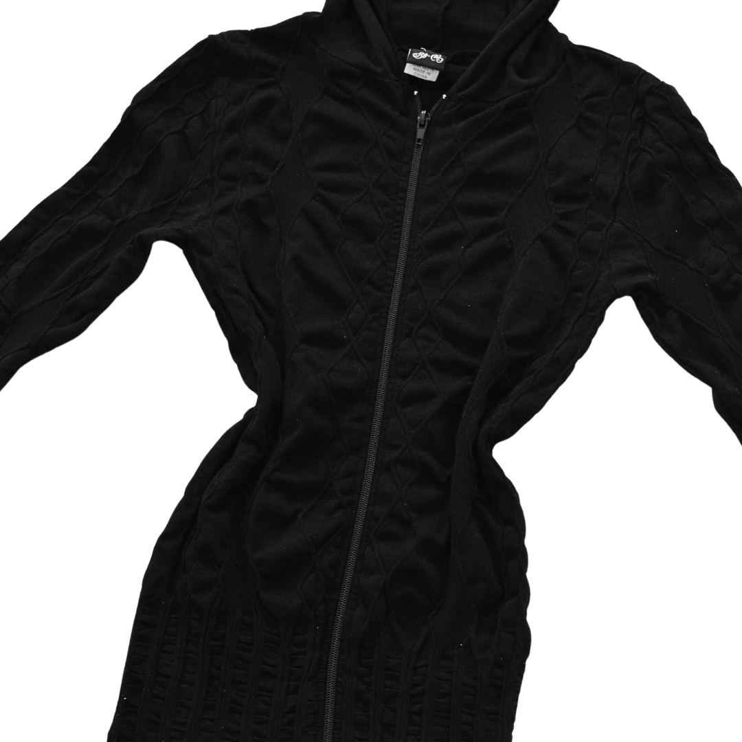 Vestido negro con capuchita