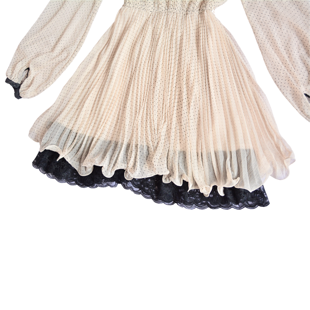 Vestido beige con lunares pequeños