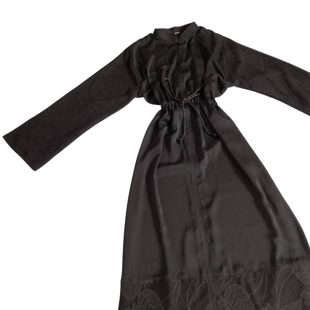Vestido negro largo con encaje