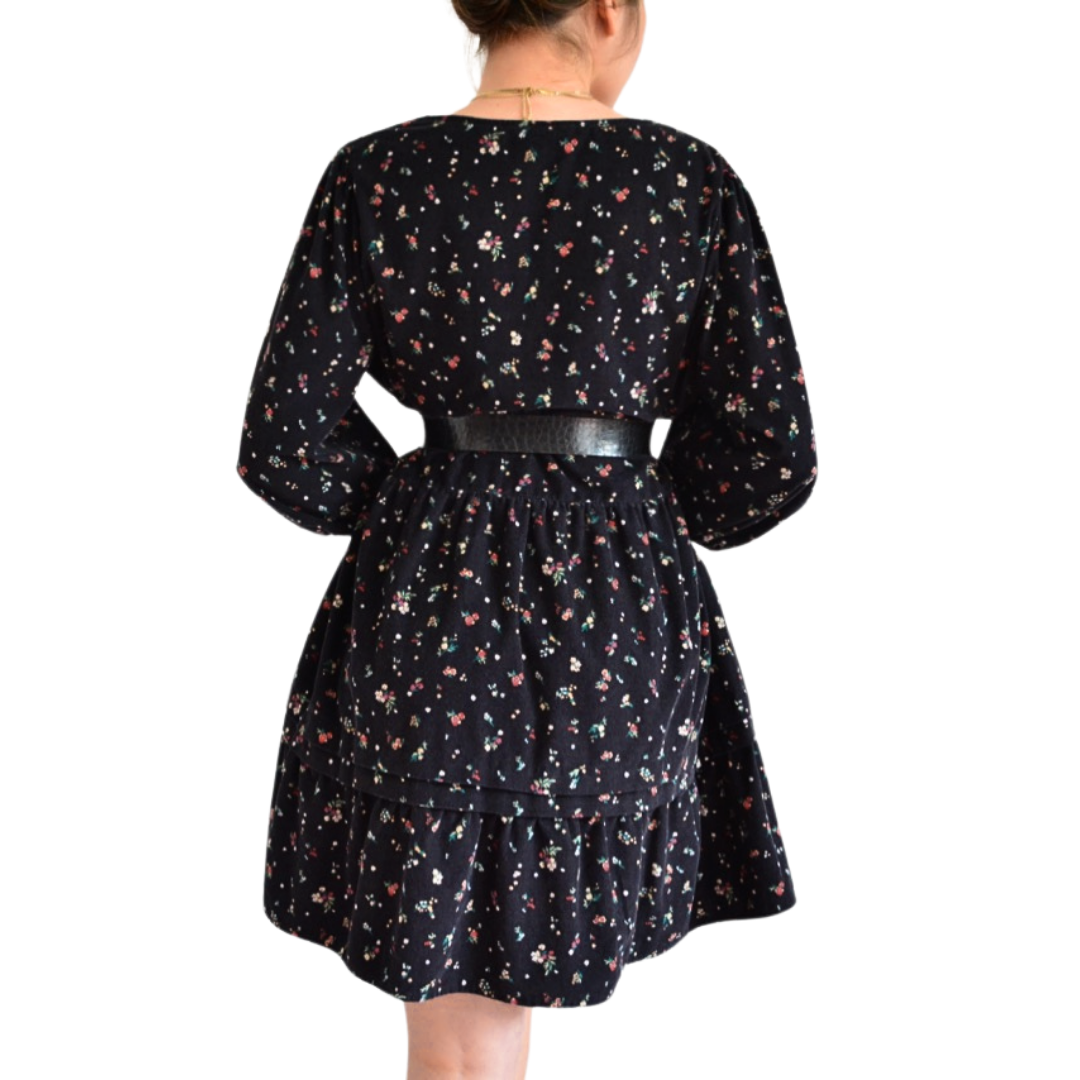 Vestido negro de globo con flores