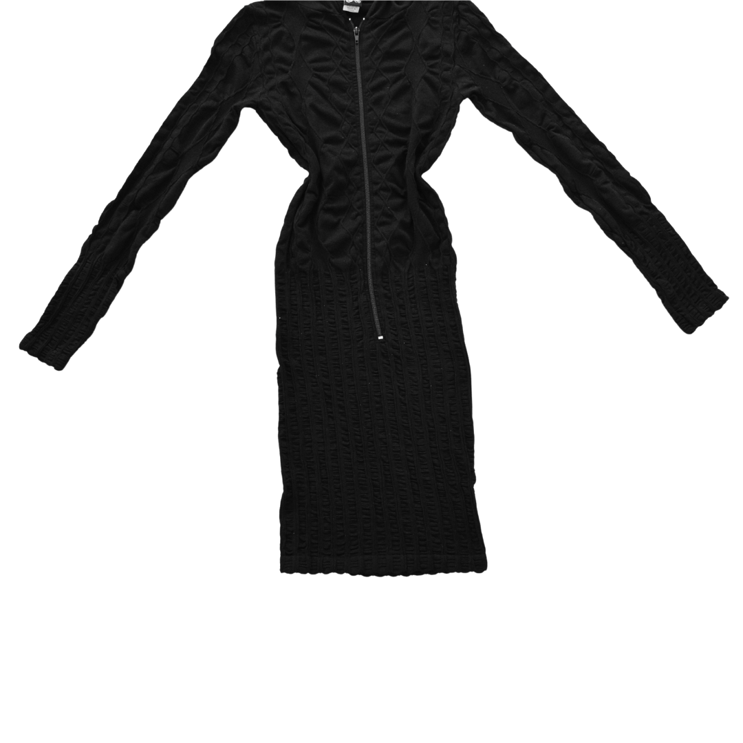 Vestido negro con capuchita