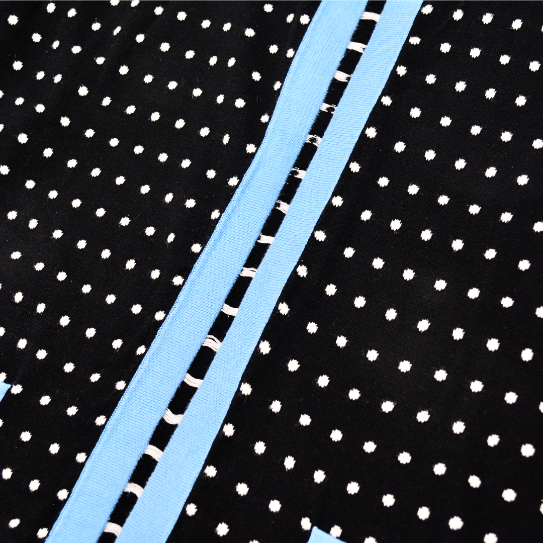 Cardigan polka dots negro con azul