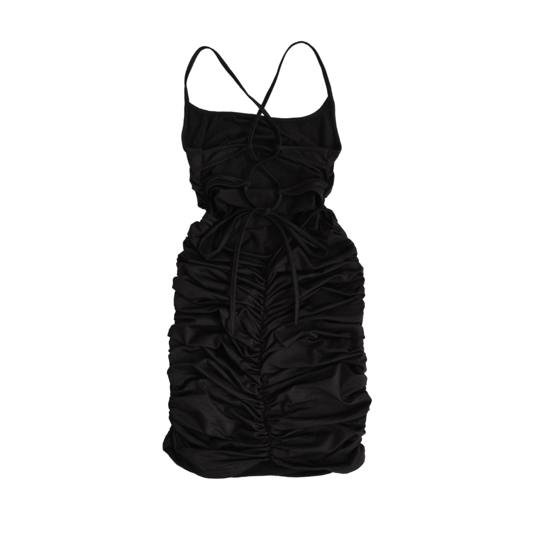 Vestido negro con aberturas cruzadas