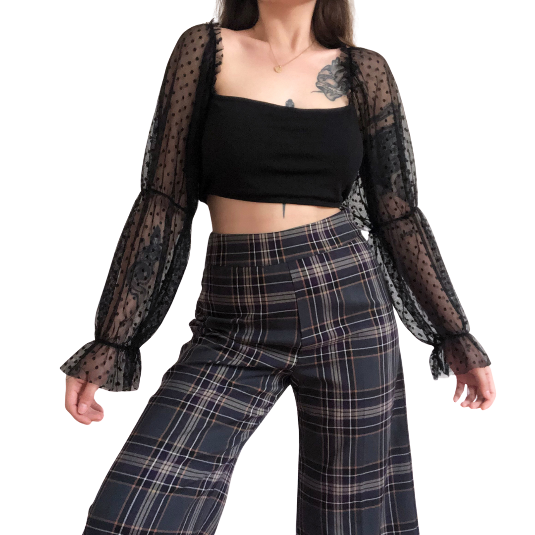 Top negro con mangas mesh