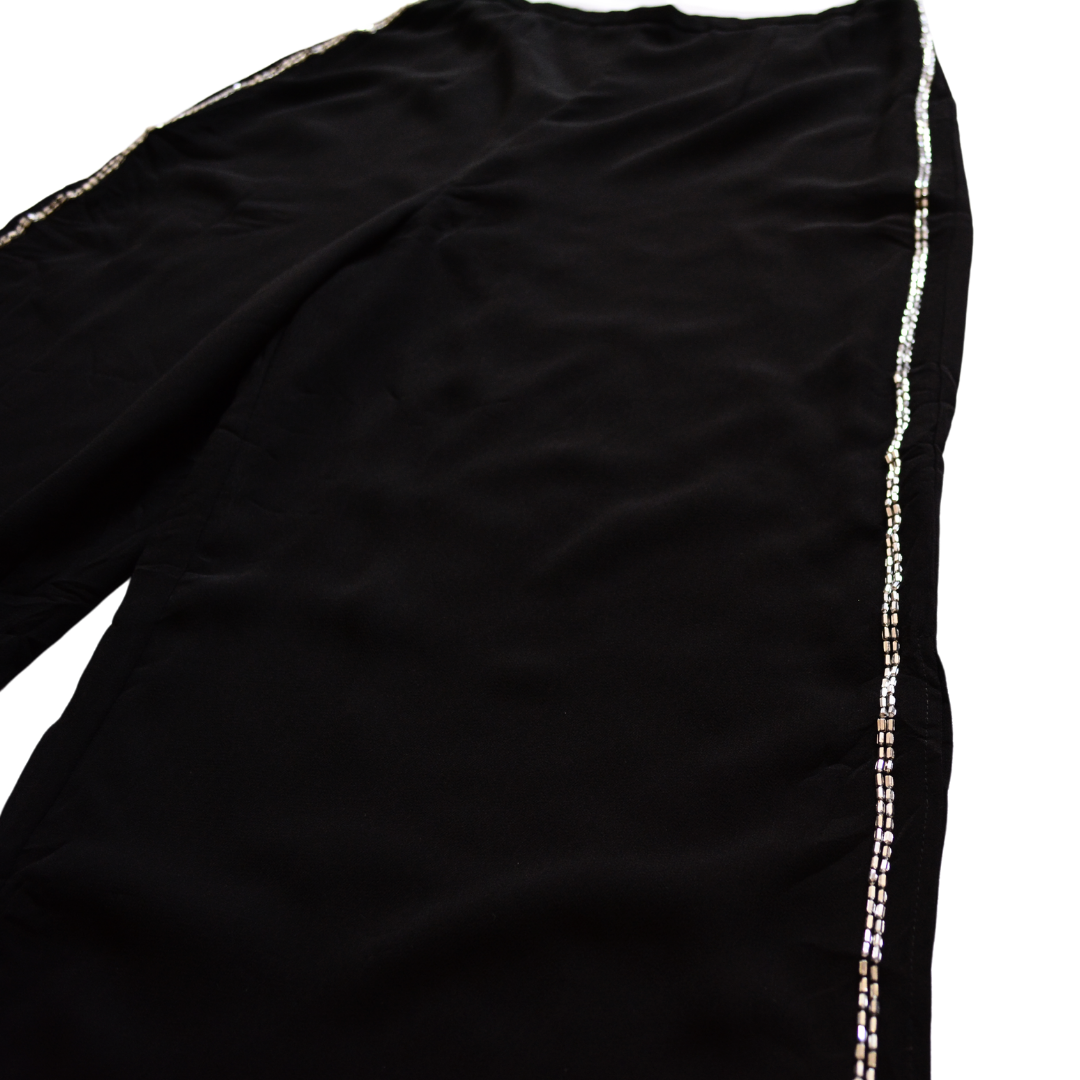 Pantalón negro de gasa con canutillo