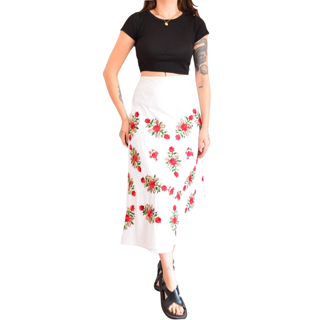 Falda envolvente con bordado floral