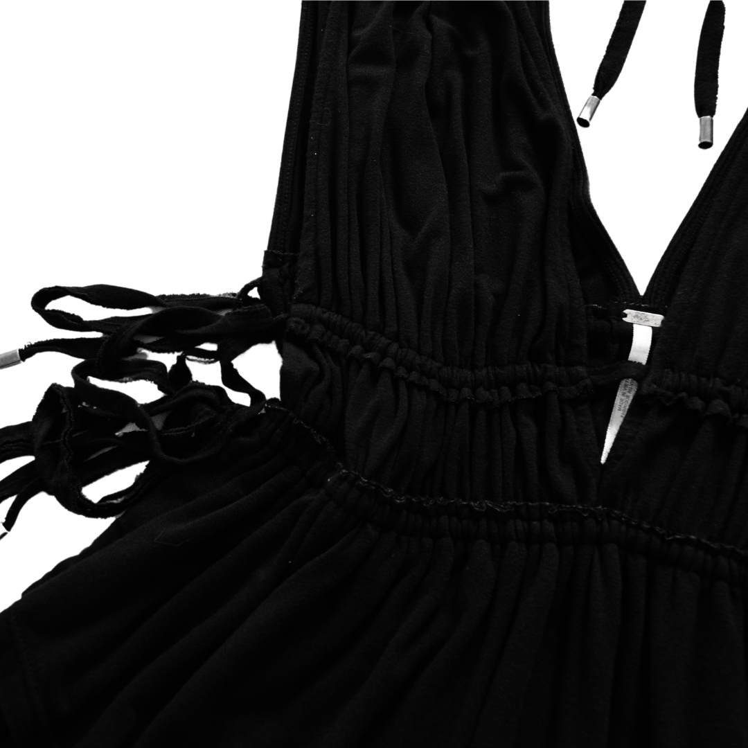 Vestido negro con tiras