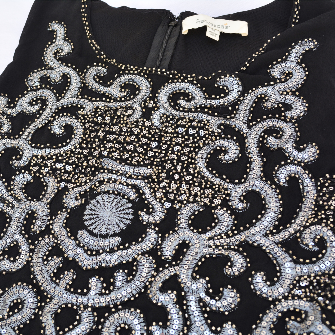 Vestido negro con lentejuela y canutillo