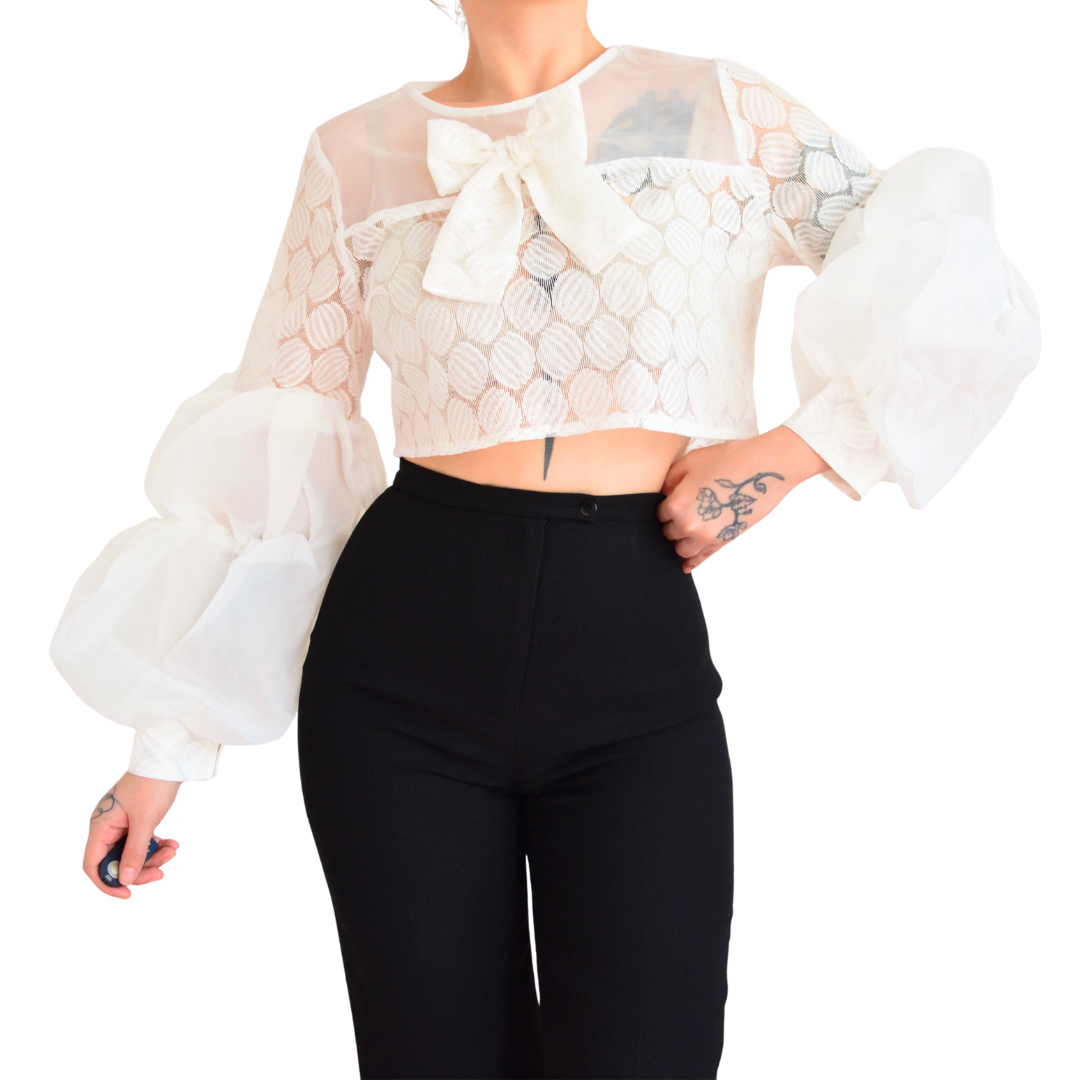 Blusa blanca con moño upcycling