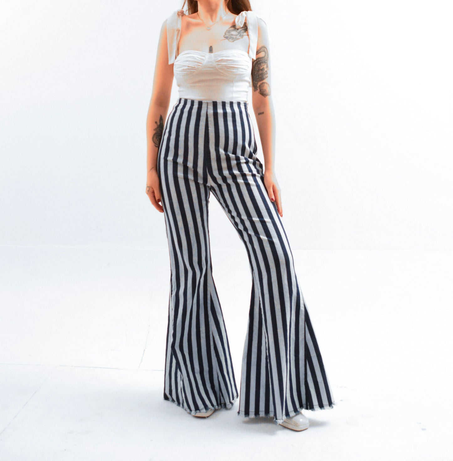 Pantalón groovy de líneas acampanado