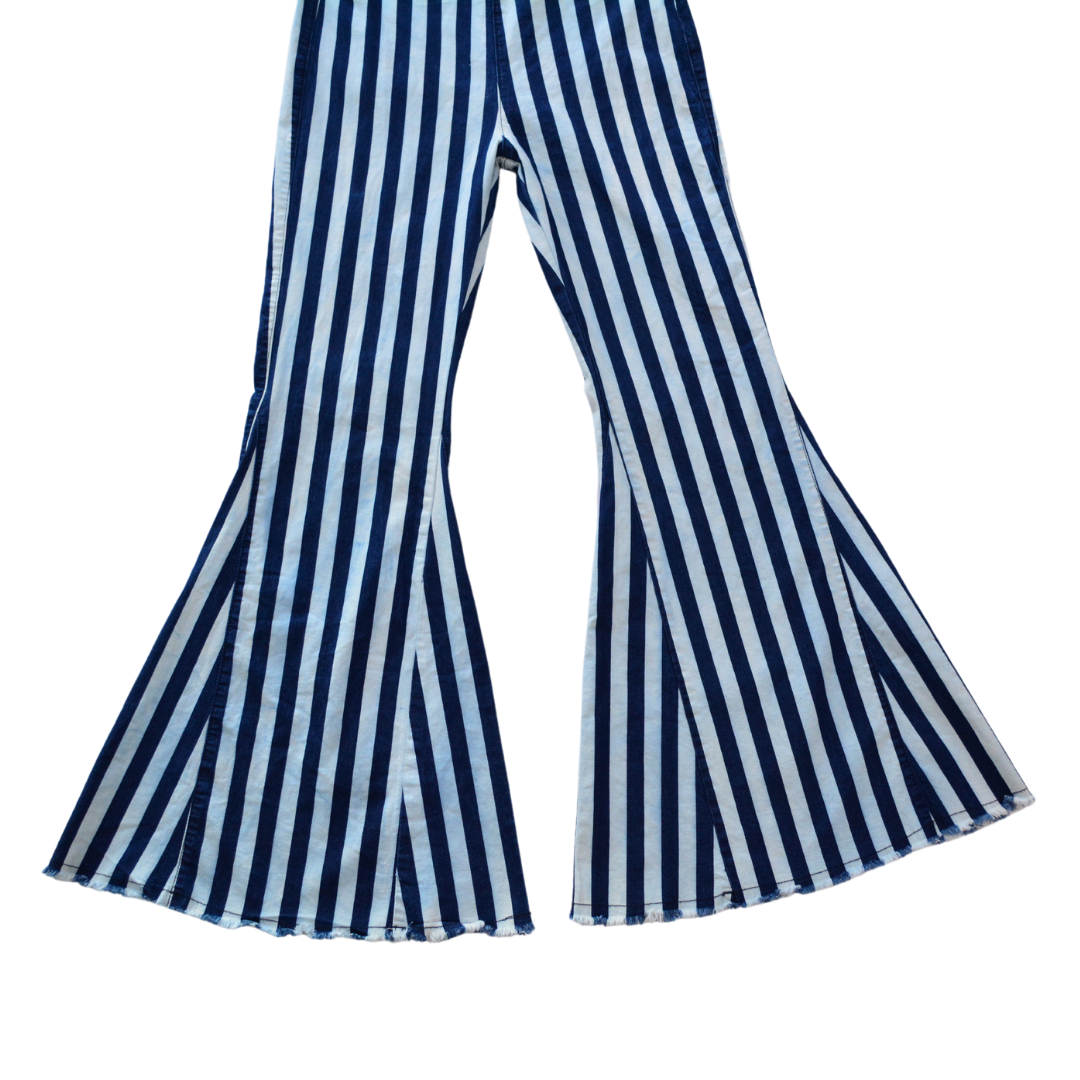 Pantalón groovy de líneas acampanado