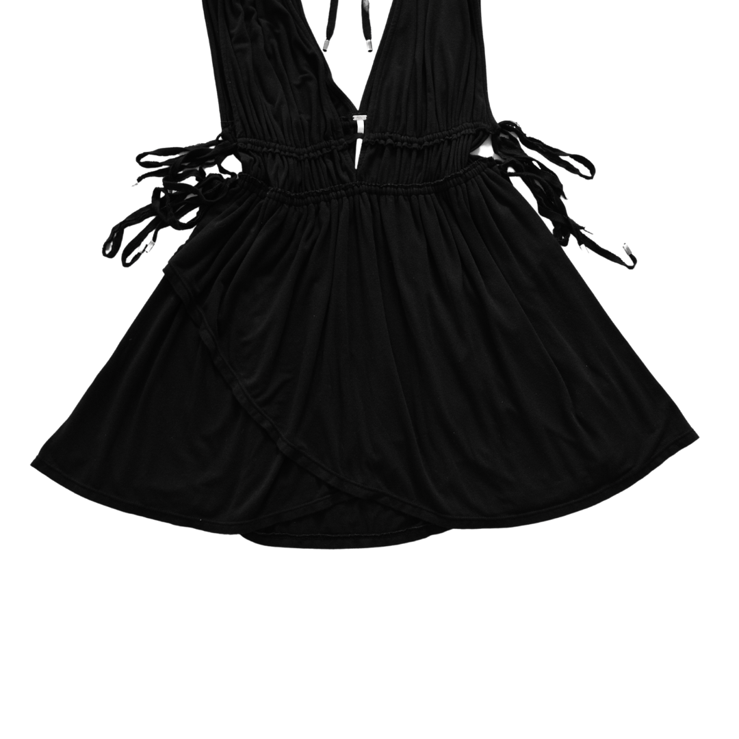 Vestido negro con tiras