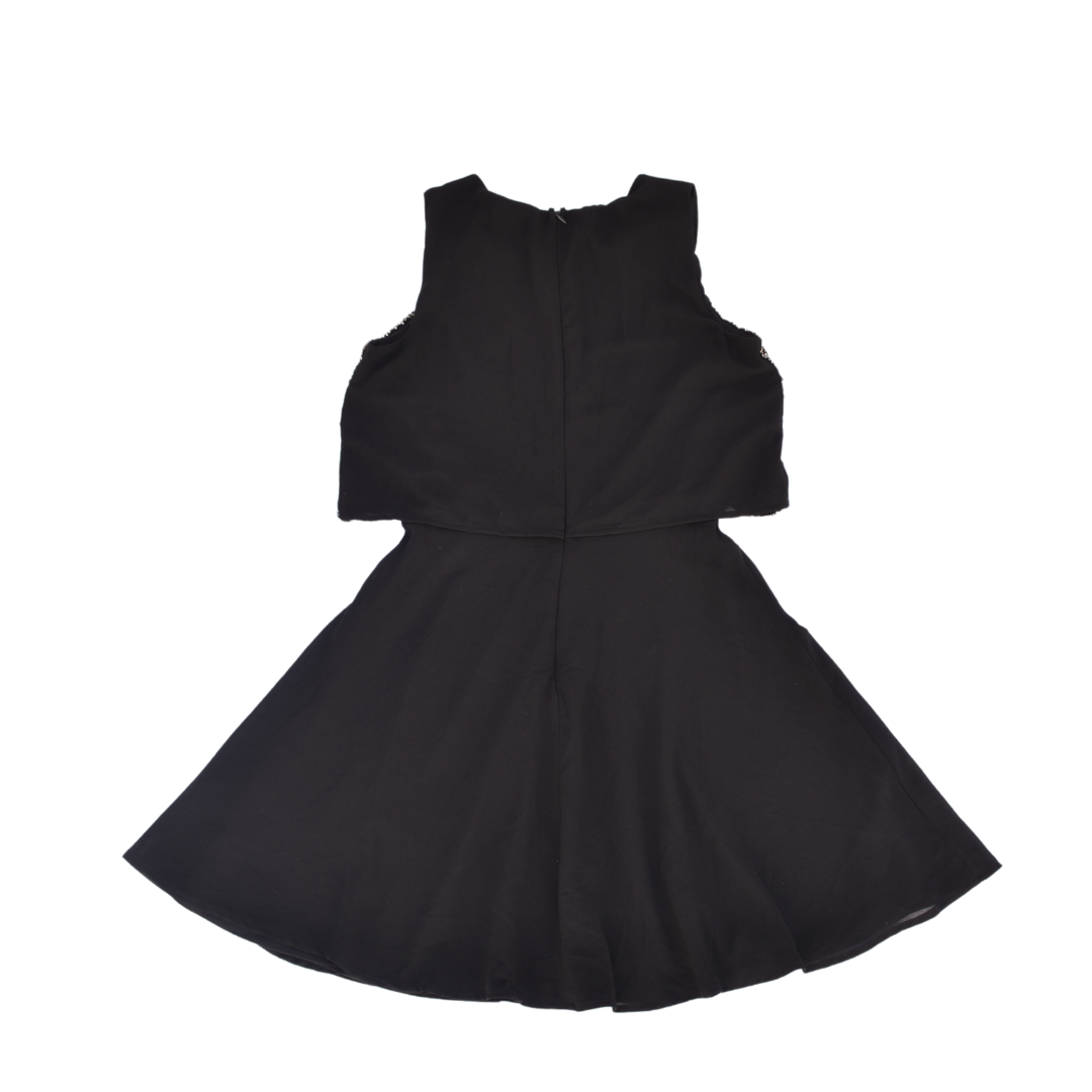 Vestido negro con lentejuela y canutillo
