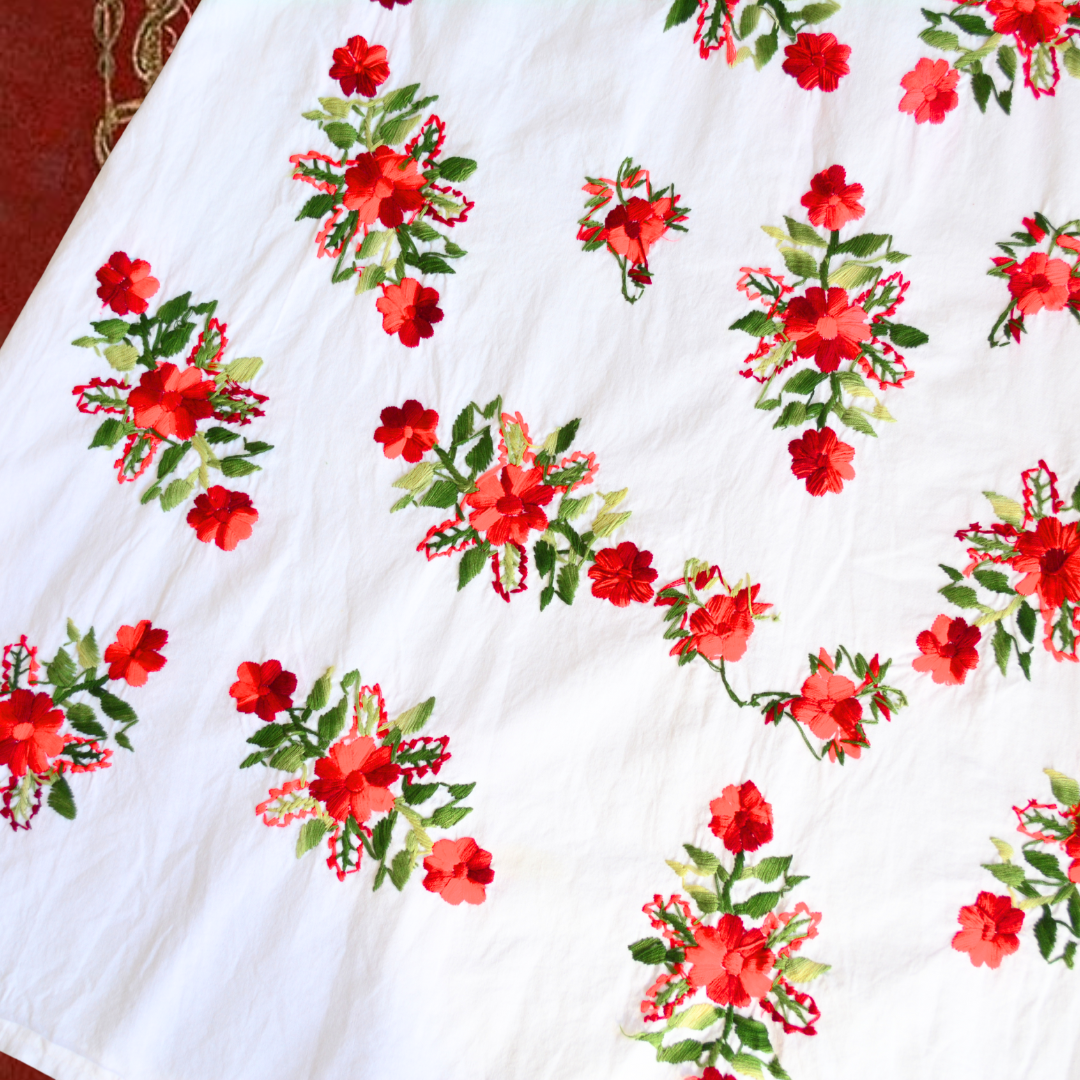 Falda envolvente con bordado floral