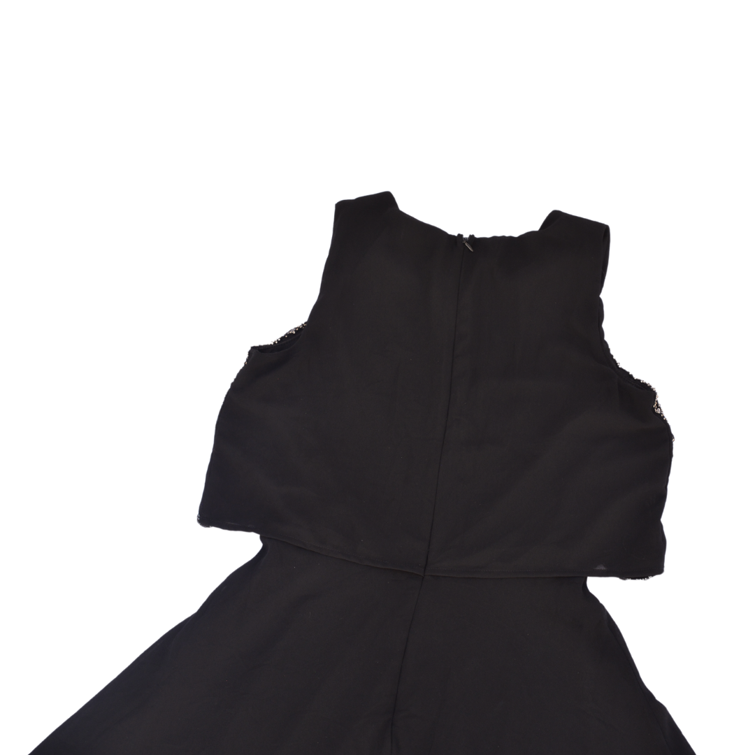 Vestido negro con lentejuela y canutillo