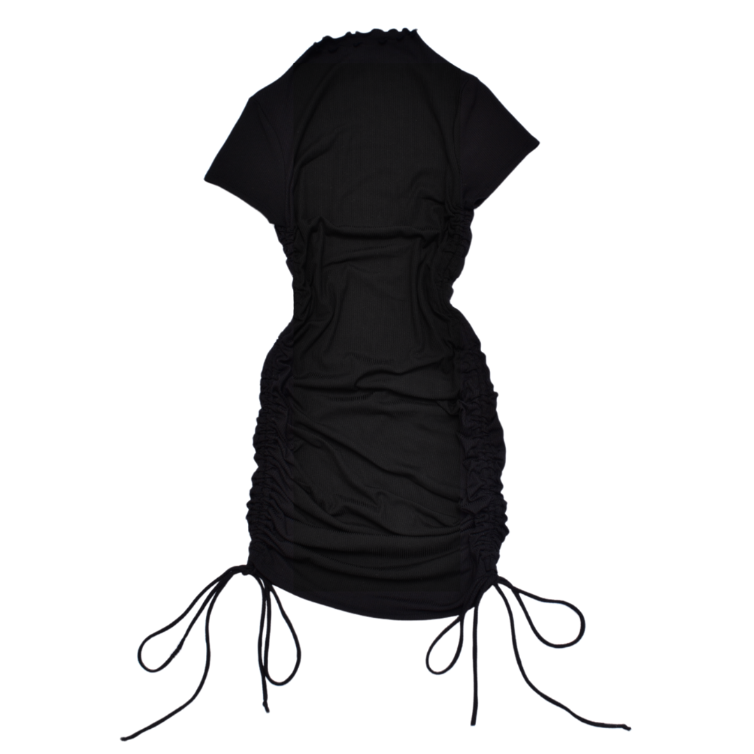 Vestido negro con tiras ajustables