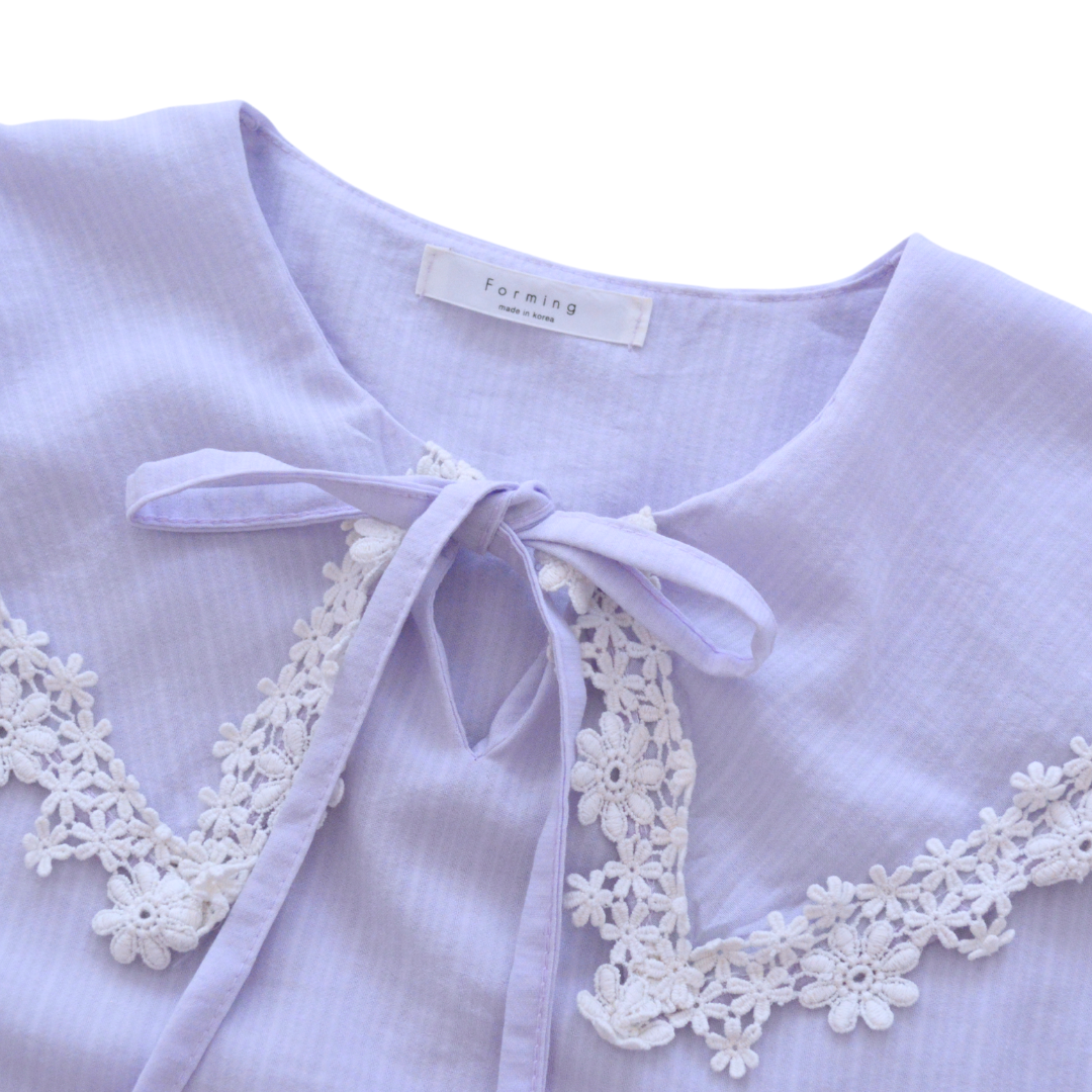 Blusa lila con cuellito bordado