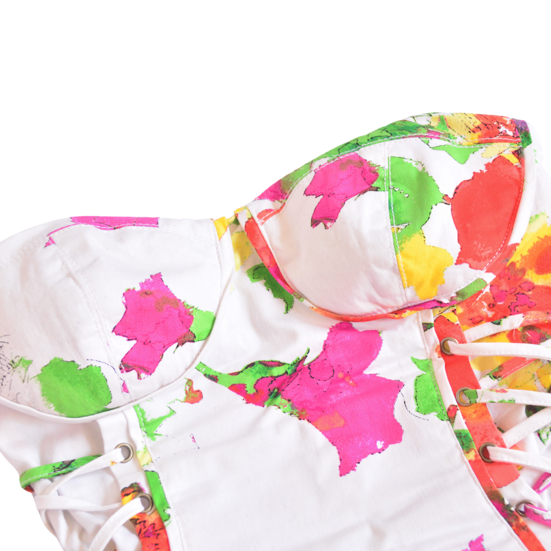Corset floral con ajustes cruzados