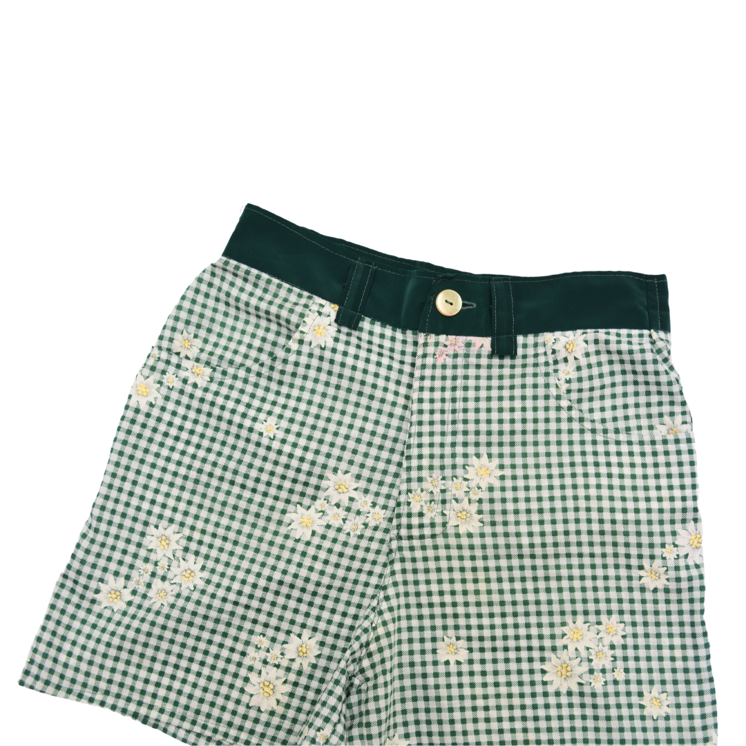 Short cuadriculado con flores