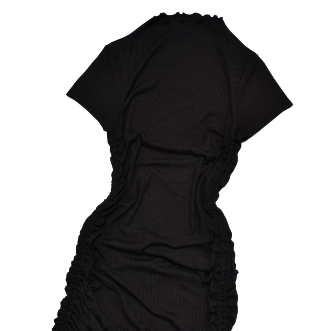 Vestido negro con tiras ajustables