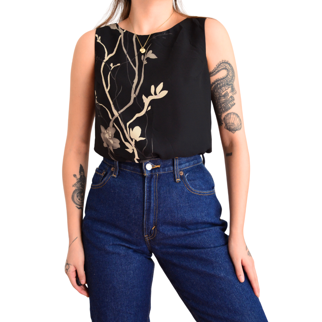 Blusa con gráfico de flores