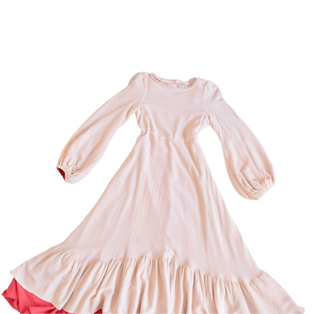 Vestido rosa claro y escote crochet
