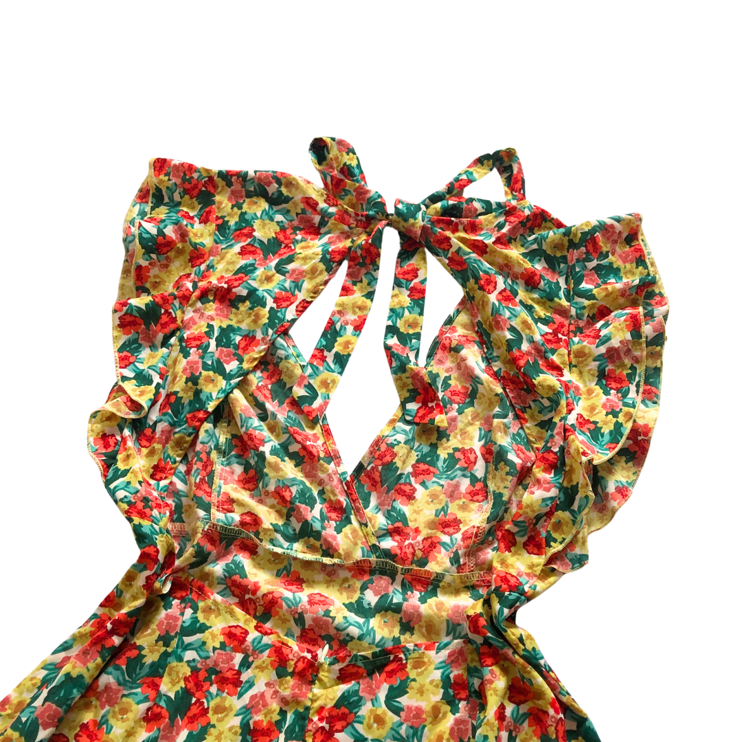 Vestido floral rojo con holanes