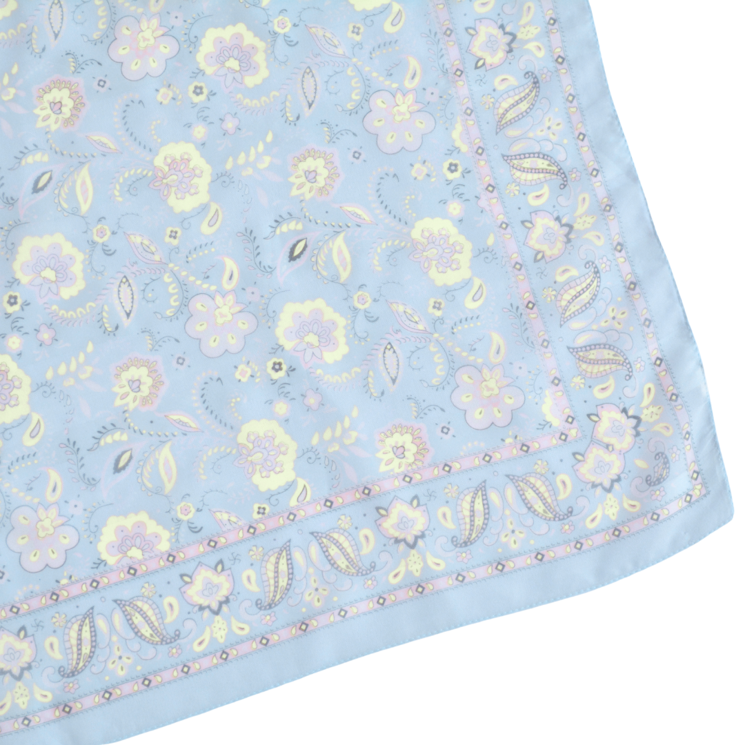 Mascada vintage azul cielo