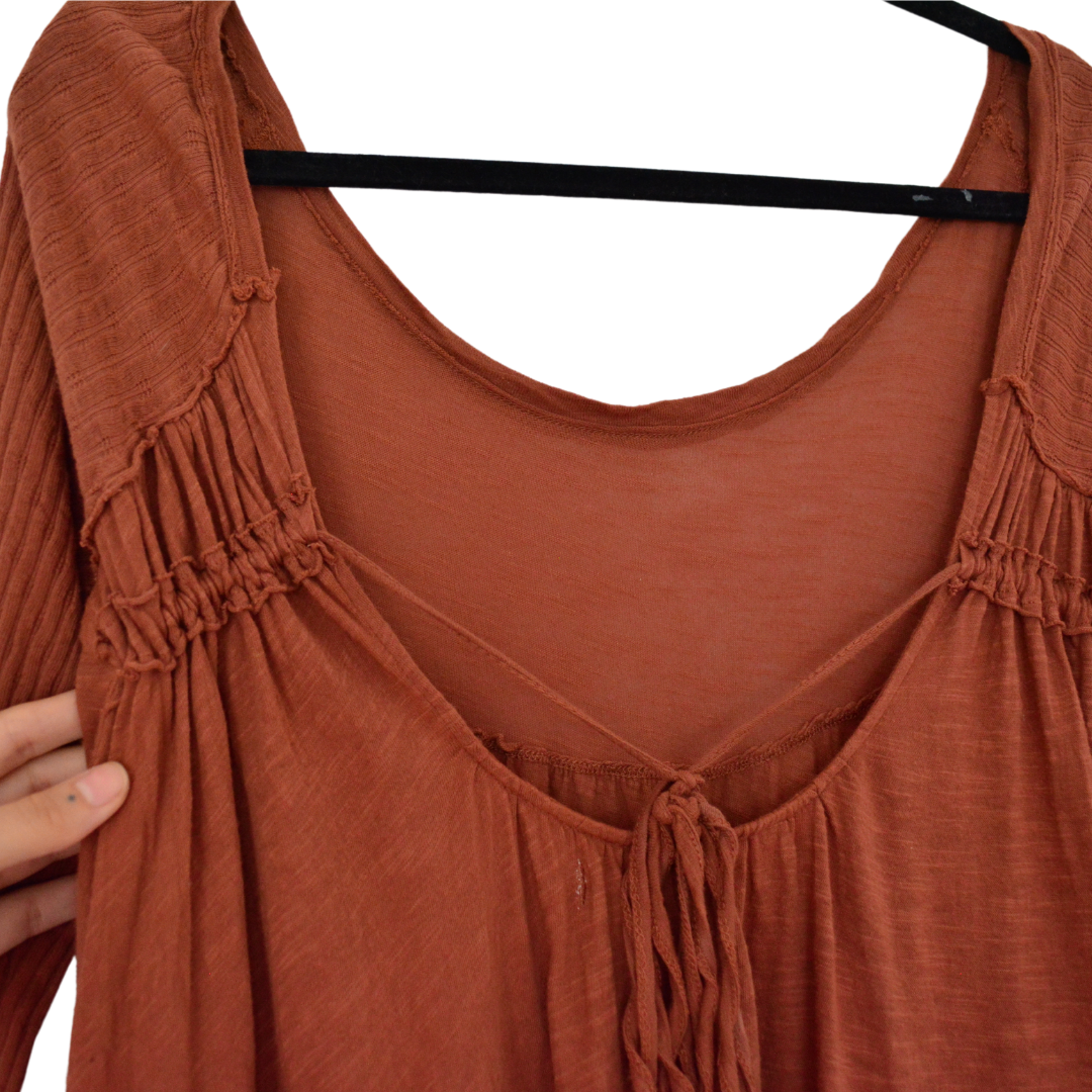 Blusa de holanes y escote