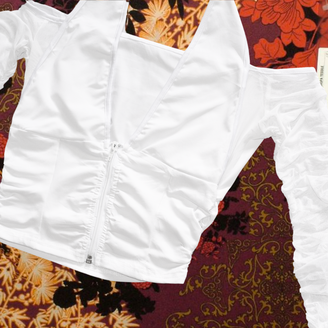 Top blanco con manguitas mesh