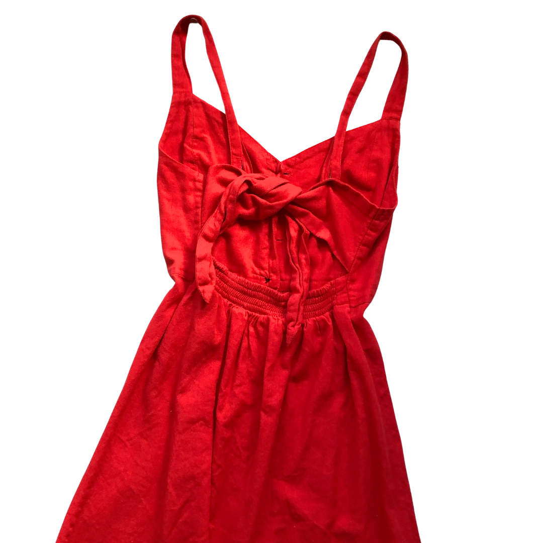 Vestido rojo de lino y botones
