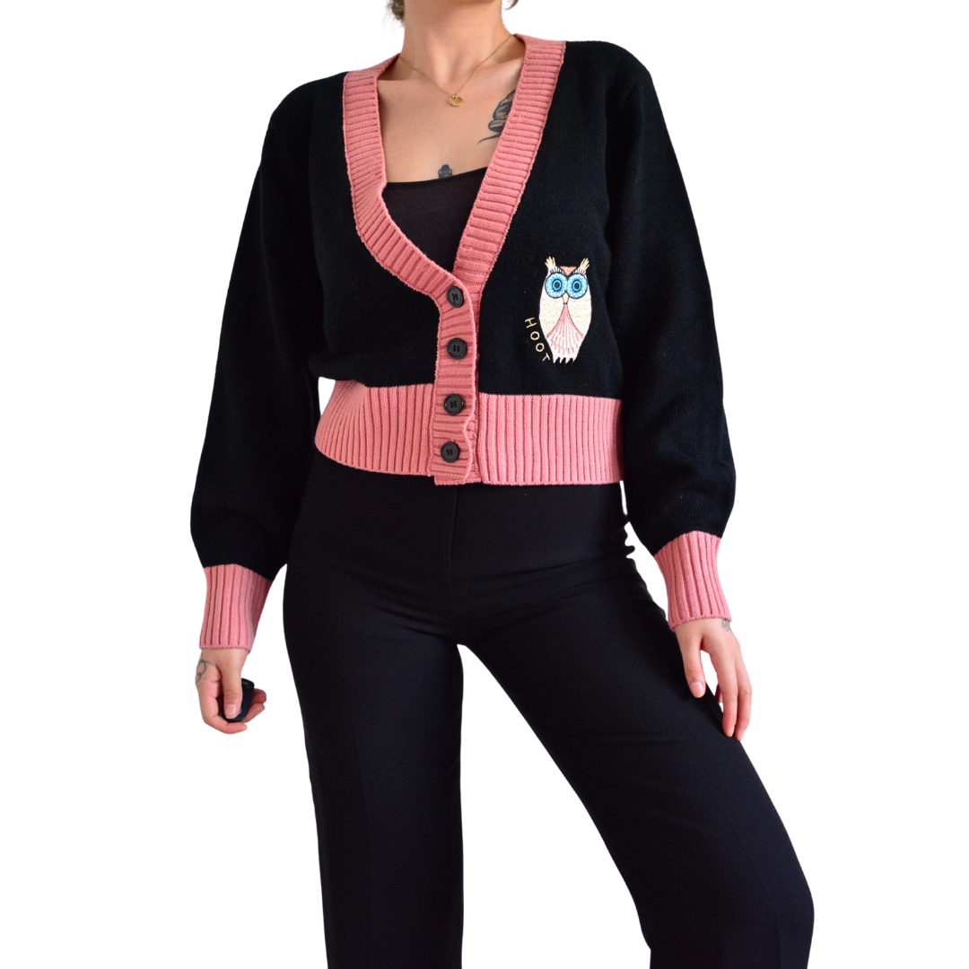Cardigan con búho bordado