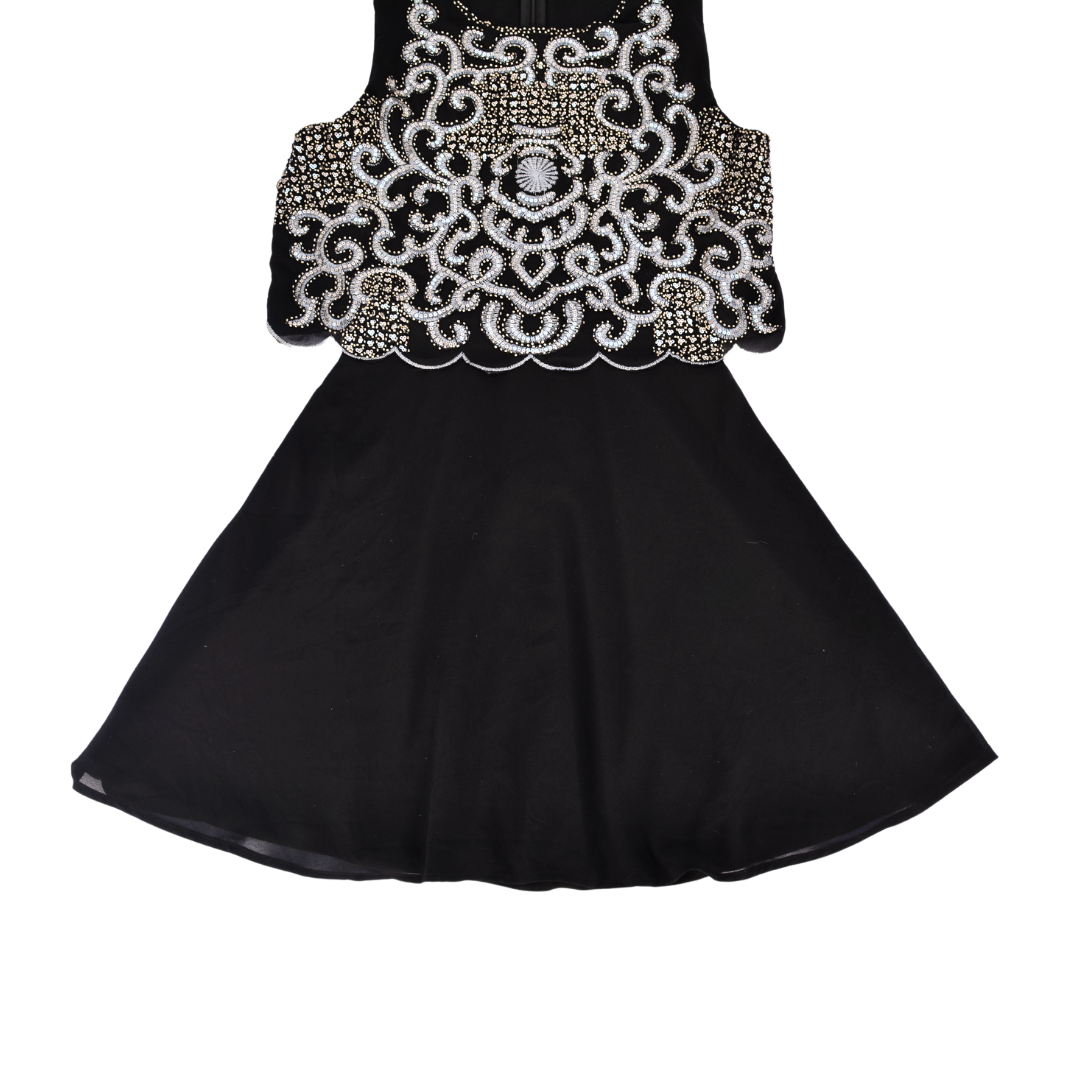 Vestido negro con lentejuela y canutillo
