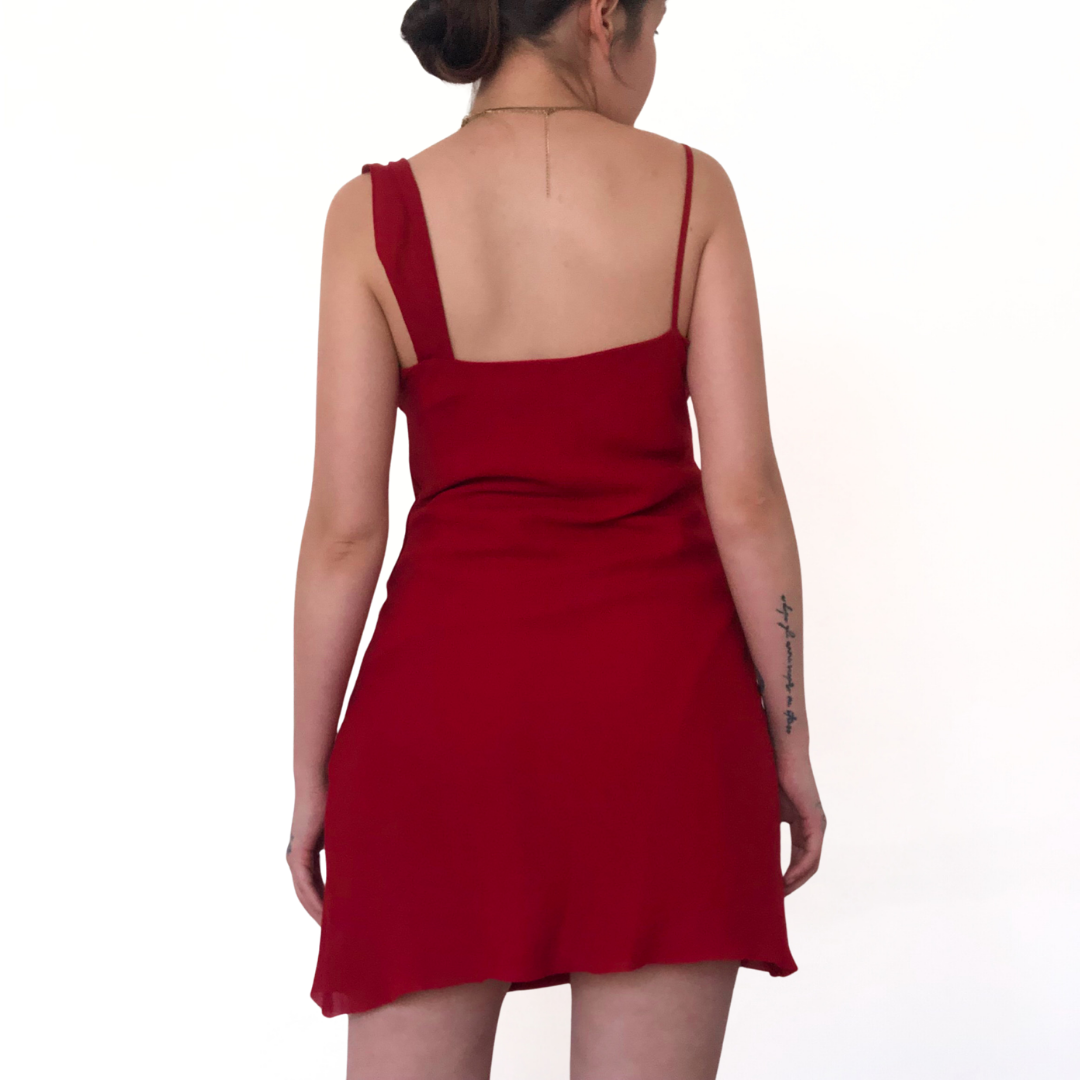 Vestido rojo con moño