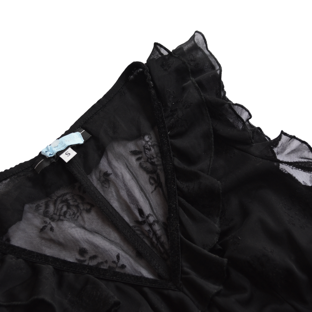 Vestido negro de gasa con terciopelo floral