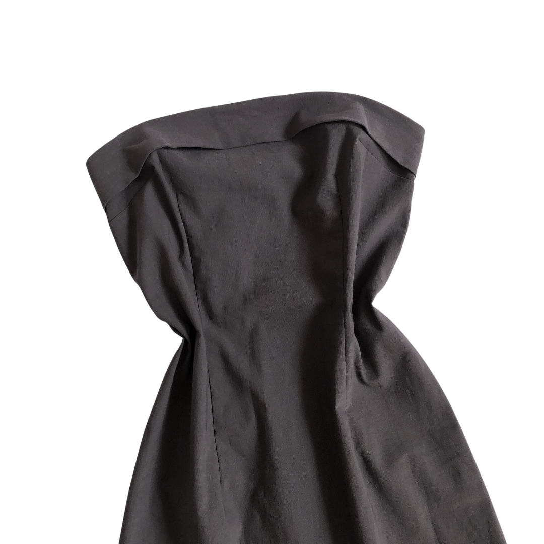 Vestido gris entallado