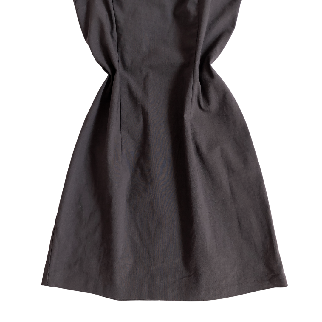 Vestido gris entallado