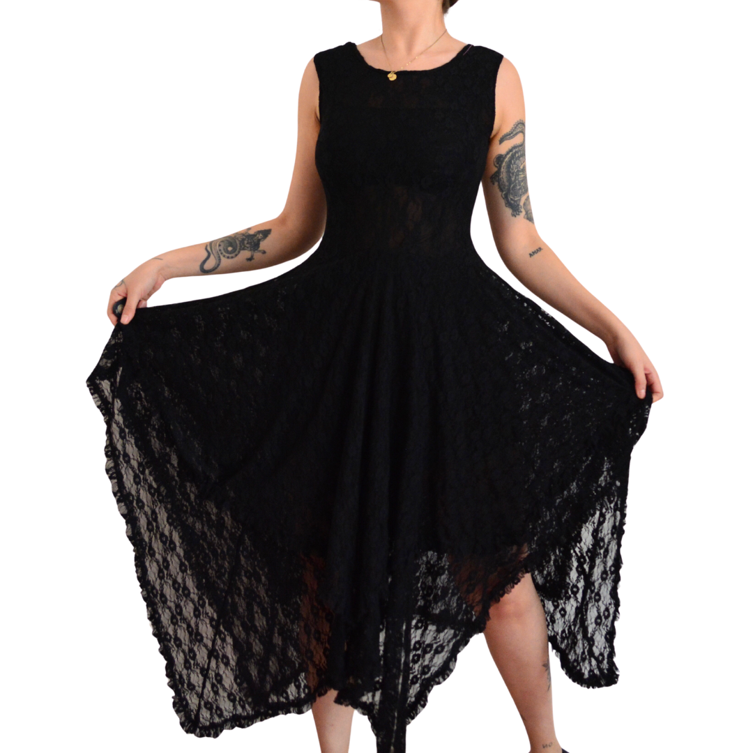 Vestido negro de encaje asimetrico