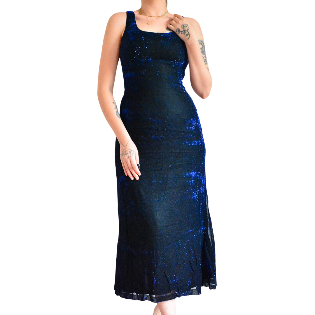 Vestido azul metálico con escote cruzado