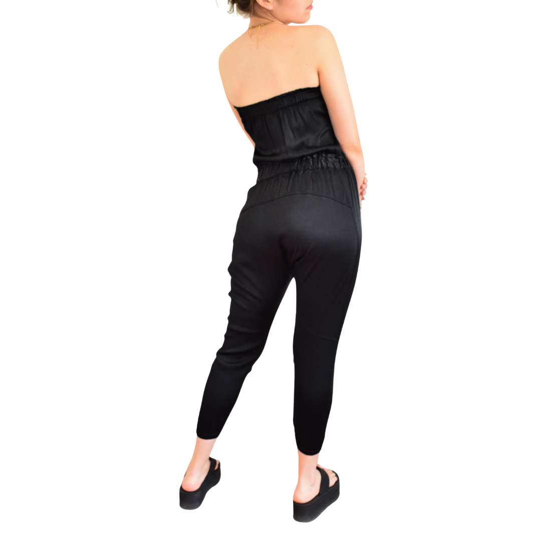 Enterizo negro satinado con bolsas