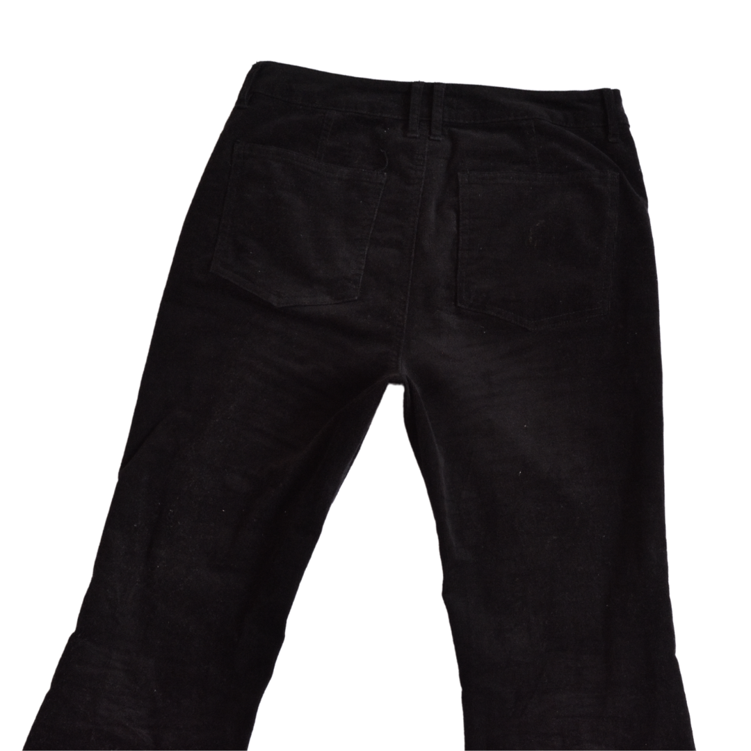 Pantalón negro flared tiro alto