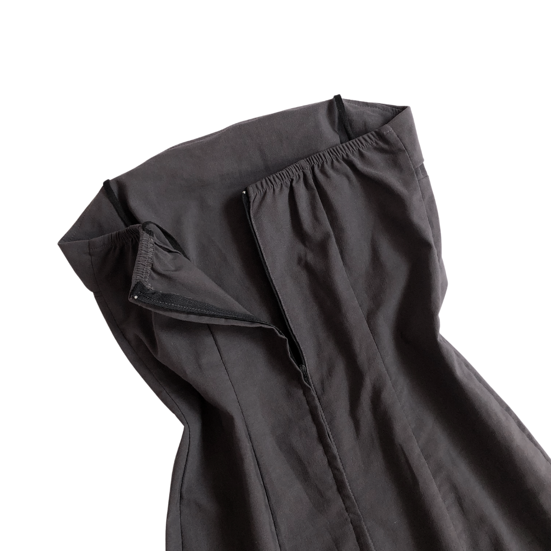 Vestido gris entallado