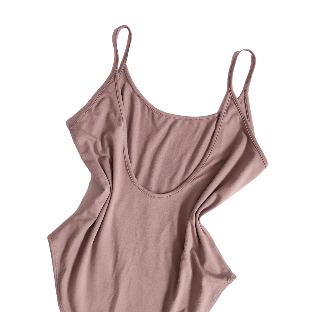 Bodysuit morado pálido con abertura
