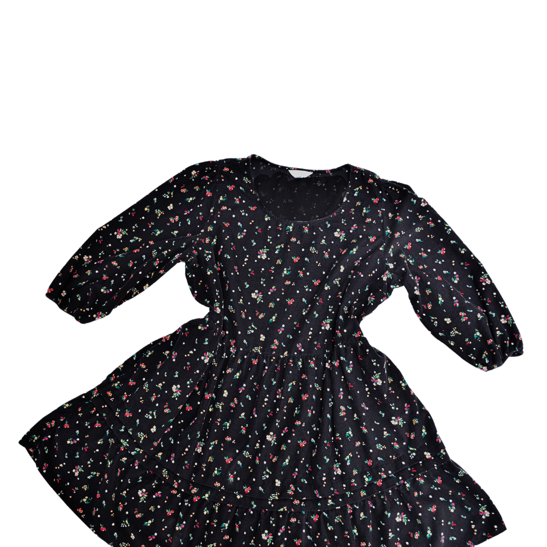 Vestido negro de globo con flores