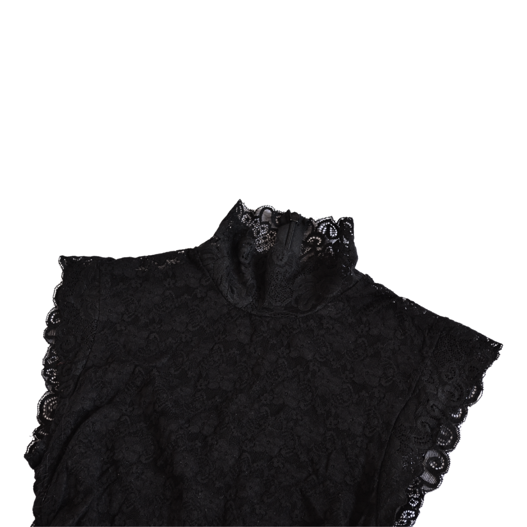 Vestido negro de encaje con forro