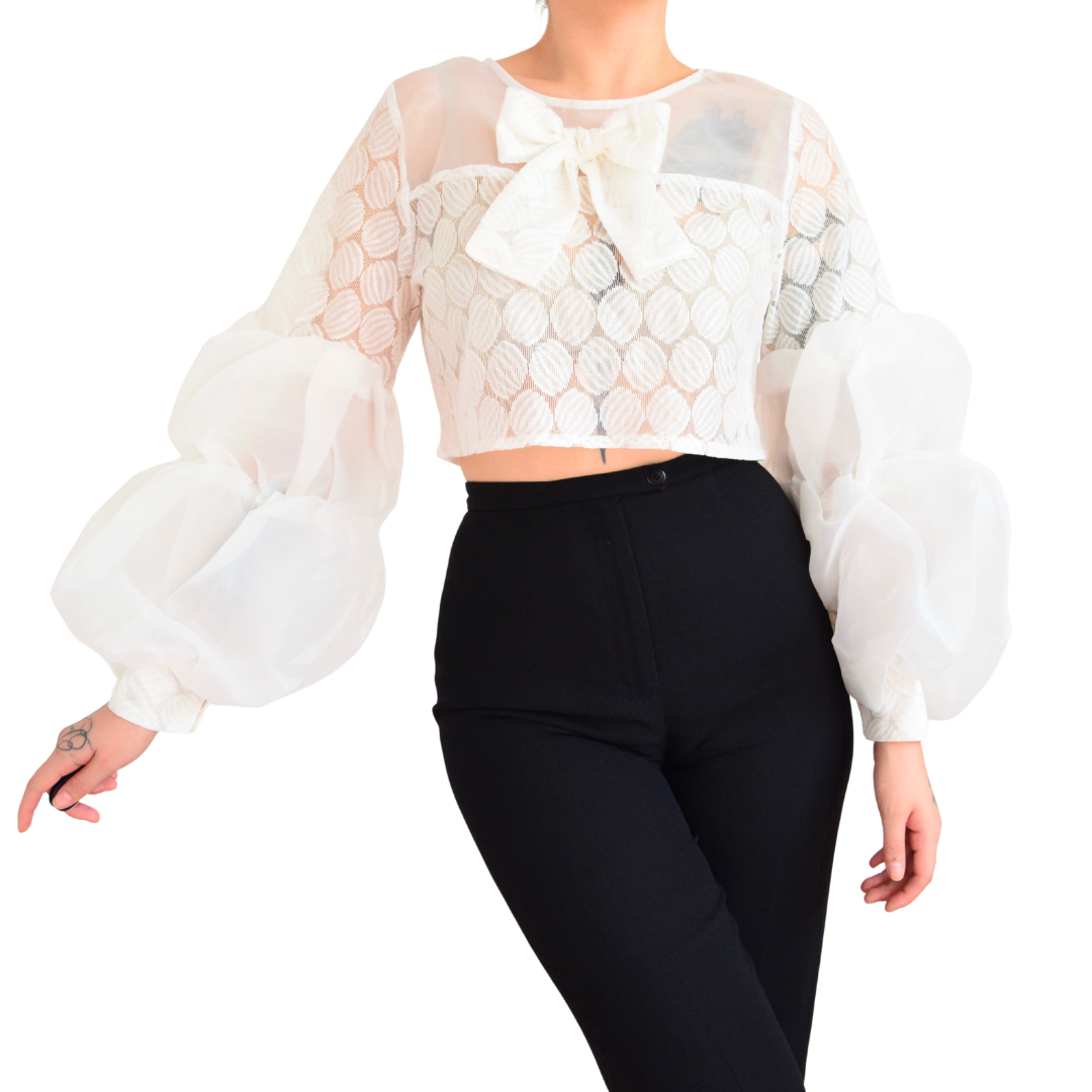 Blusa blanca con moño upcycling