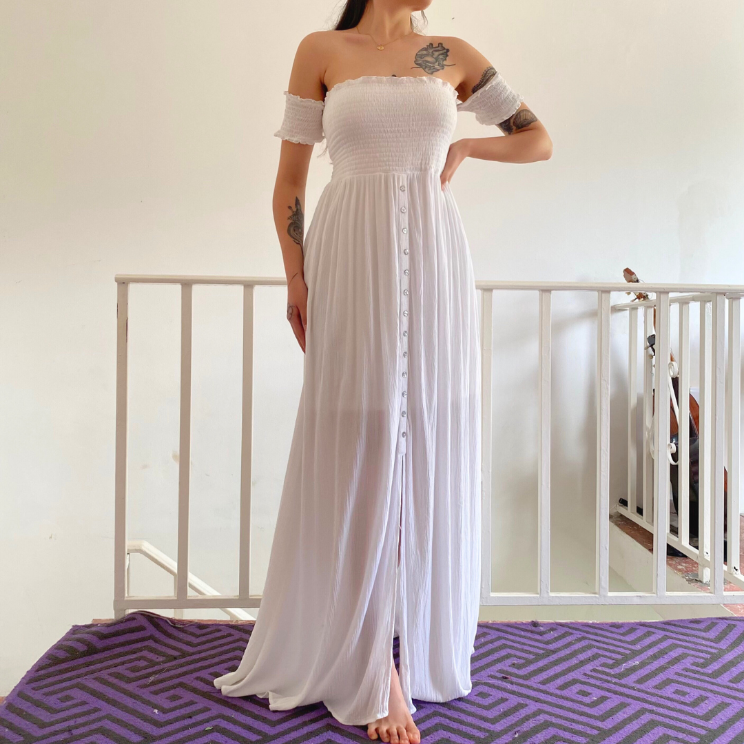 Vestido largo blanco con botones