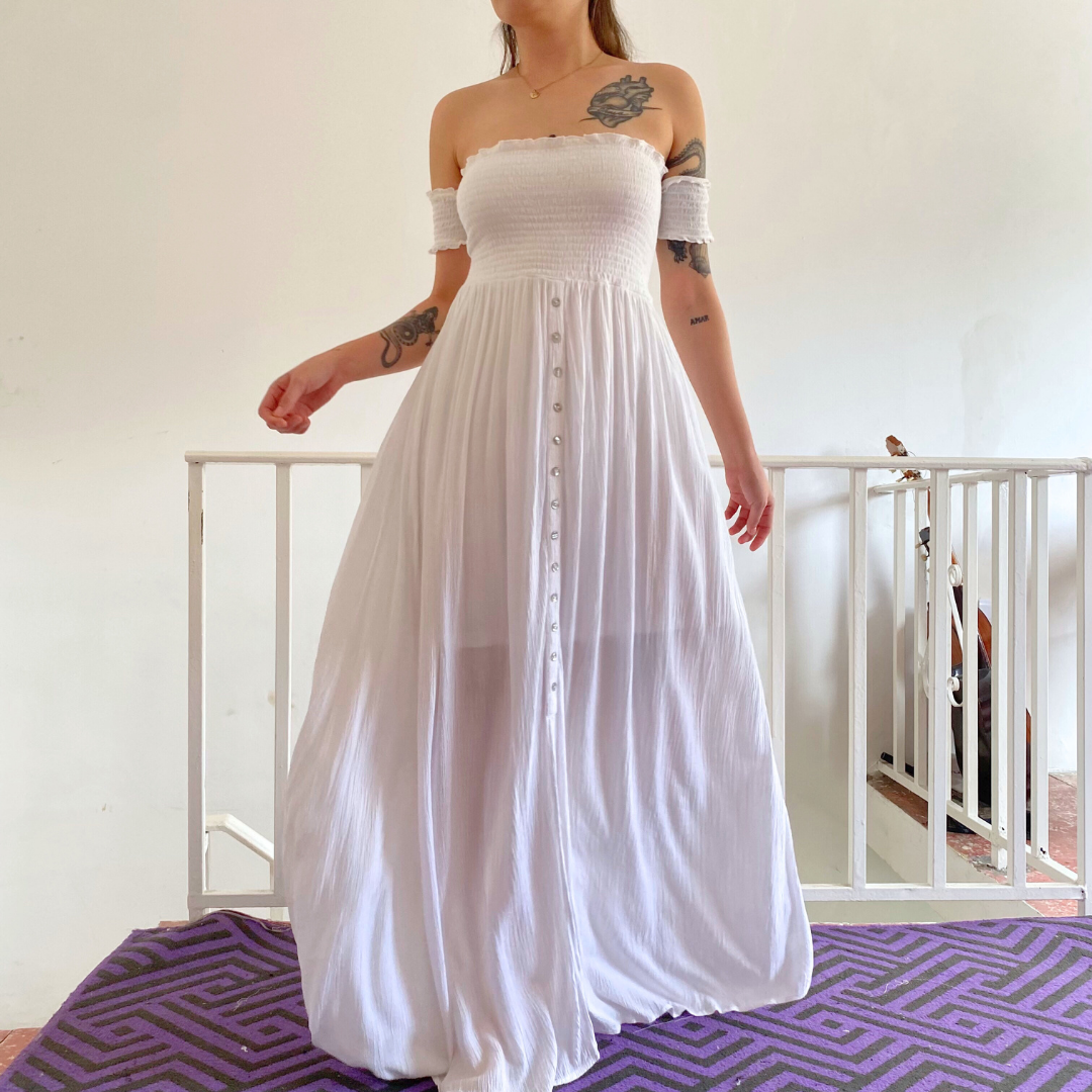 Vestido largo blanco con botones