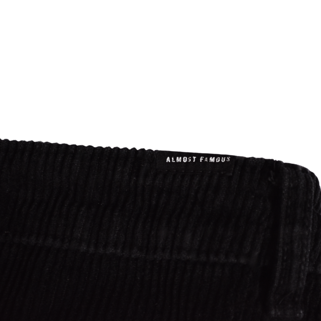 Pantalón negro recto tiro alto